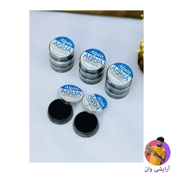aqua-black-eyeliner-1